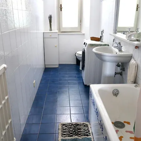 Cozy Esthers T With Balcony Bed & Breakfast *