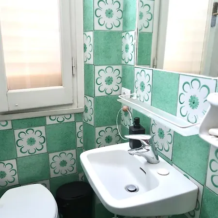 Cozy Esthers T With Balcony Florence