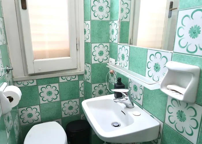 Cozy Esthers T With Balcony Firenze